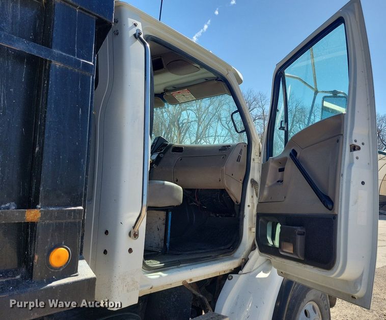 image for item LC9957 2007 Sterling LT7500 dump truck