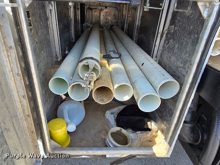 image for item LD9128 2016 Ford F550 Super Duty hydrovac truck