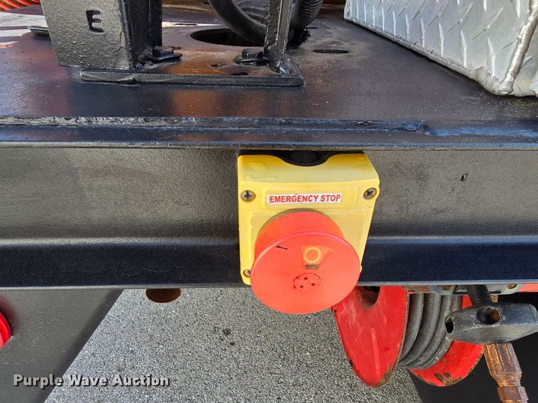 image for item LD9128 2016 Ford F550 Super Duty hydrovac truck