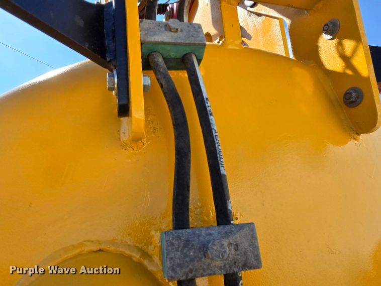 image for item LD9128 2016 Ford F550 Super Duty hydrovac truck