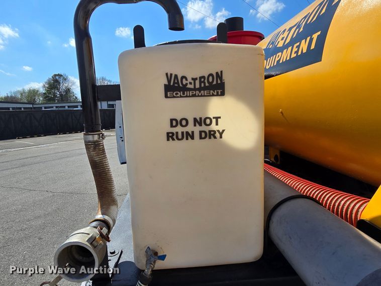 image for item LD9128 2016 Ford F550 Super Duty hydrovac truck