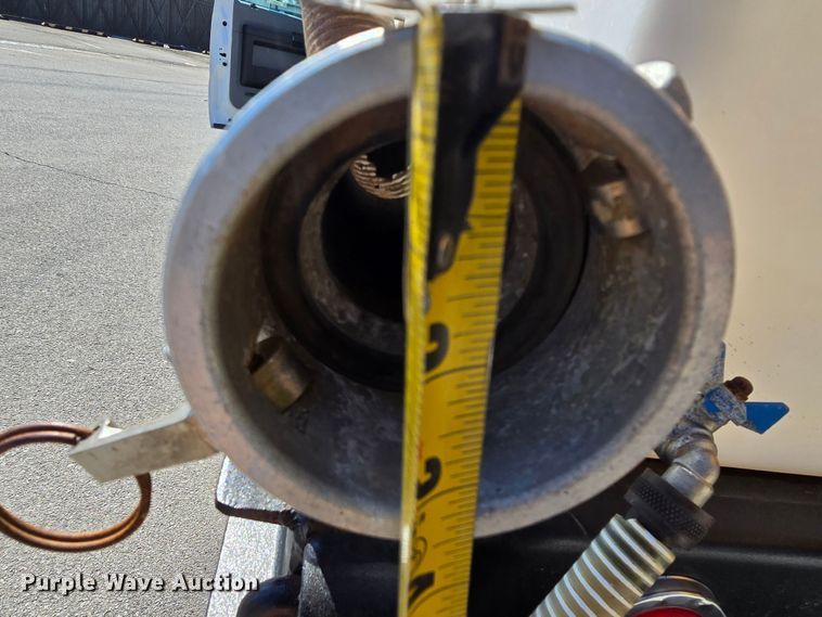 image for item LD9128 2016 Ford F550 Super Duty hydrovac truck