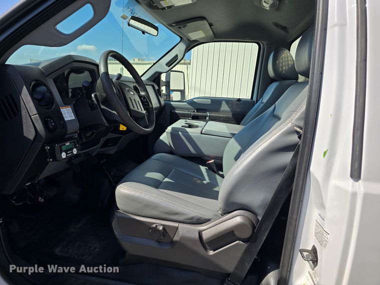 image for item LD9128 2016 Ford F550 Super Duty hydrovac truck