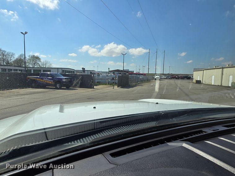 image for item LD9128 2016 Ford F550 Super Duty hydrovac truck