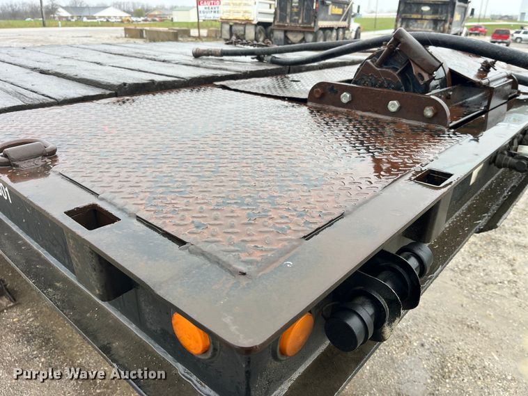 image for item LD9379 2002 Dakota Trail-Eze TE70HT48 drop deck equipment trailer