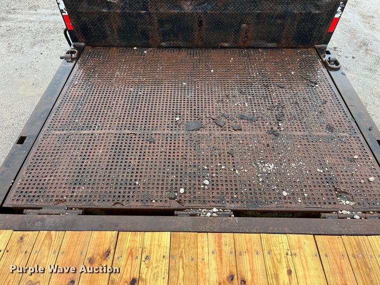 image for item LD9379 2002 Dakota Trail-Eze TE70HT48 drop deck equipment trailer