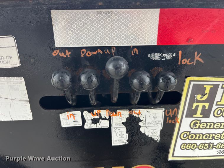 image for item LD9379 2002 Dakota Trail-Eze TE70HT48 drop deck equipment trailer