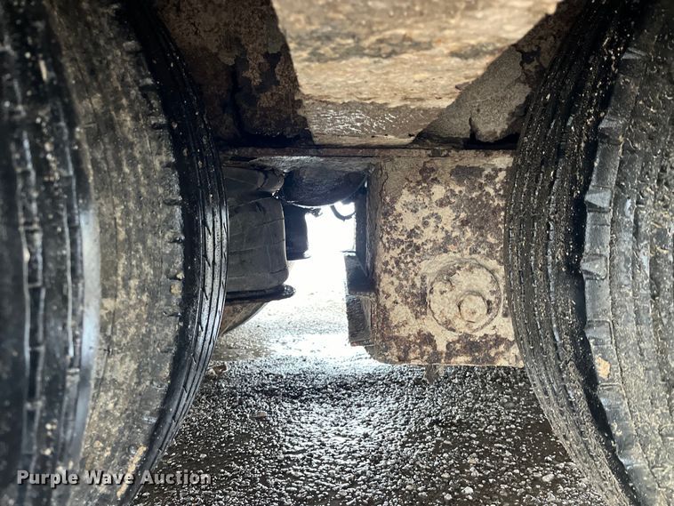 image for item LD9379 2002 Dakota Trail-Eze TE70HT48 drop deck equipment trailer