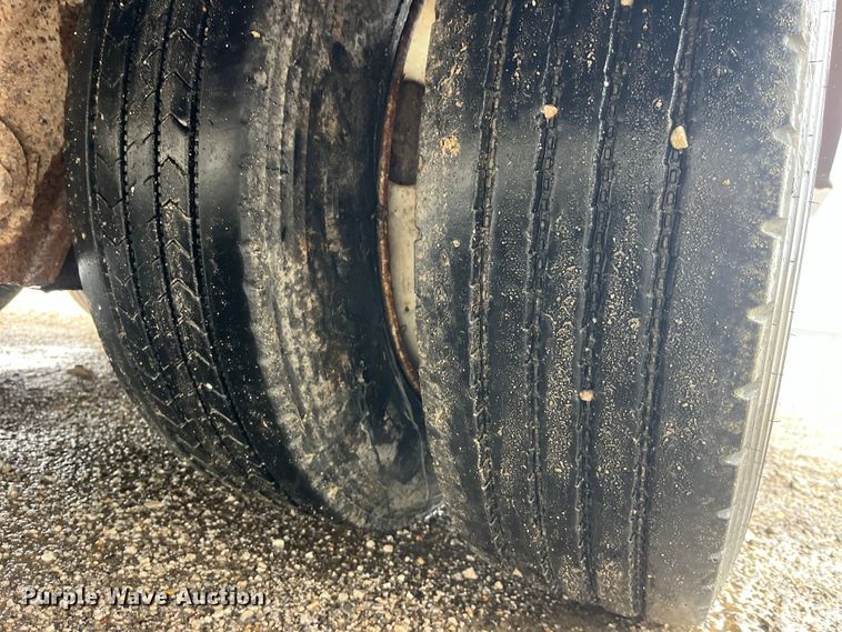 image for item LD9379 2002 Dakota Trail-Eze TE70HT48 drop deck equipment trailer