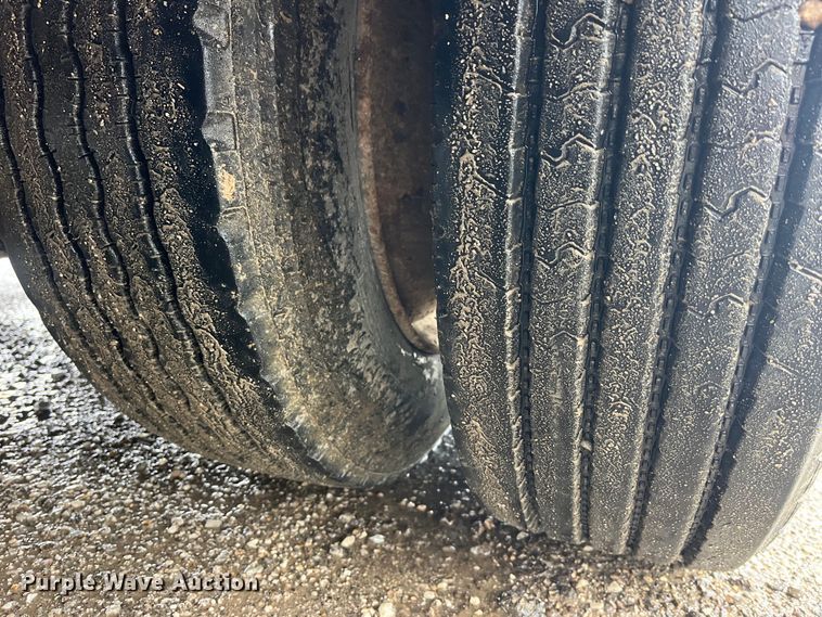 image for item LD9379 2002 Dakota Trail-Eze TE70HT48 drop deck equipment trailer