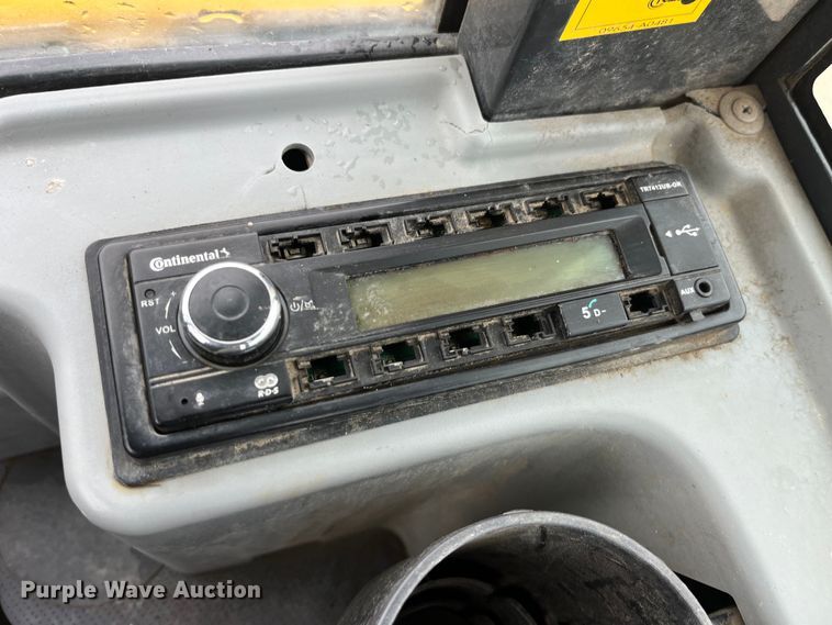 image for item LD9383 2019 Komatsu PC55MR-5MO mini excavator