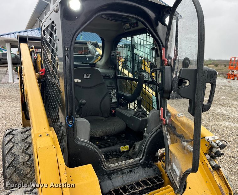 image for item LD9385 2019 Caterpillar 272D3XE skid steer loader