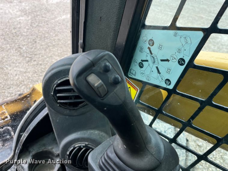 image for item LD9385 2019 Caterpillar 272D3XE skid steer loader