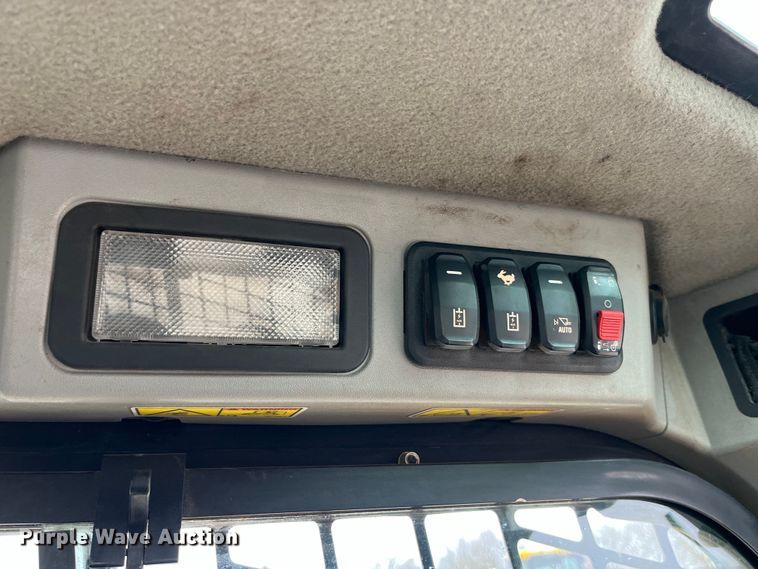 image for item LD9385 2019 Caterpillar 272D3XE skid steer loader