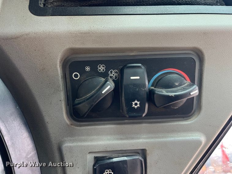 image for item LD9385 2019 Caterpillar 272D3XE skid steer loader