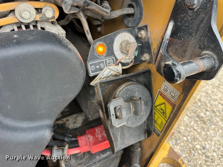 image for item LD9385 2019 Caterpillar 272D3XE skid steer loader