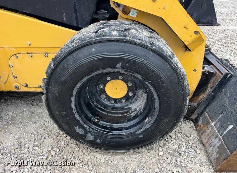 image for item LD9385 2019 Caterpillar 272D3XE skid steer loader