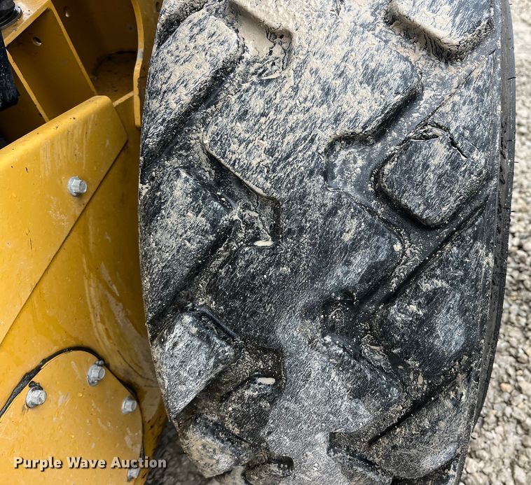 image for item LD9385 2019 Caterpillar 272D3XE skid steer loader