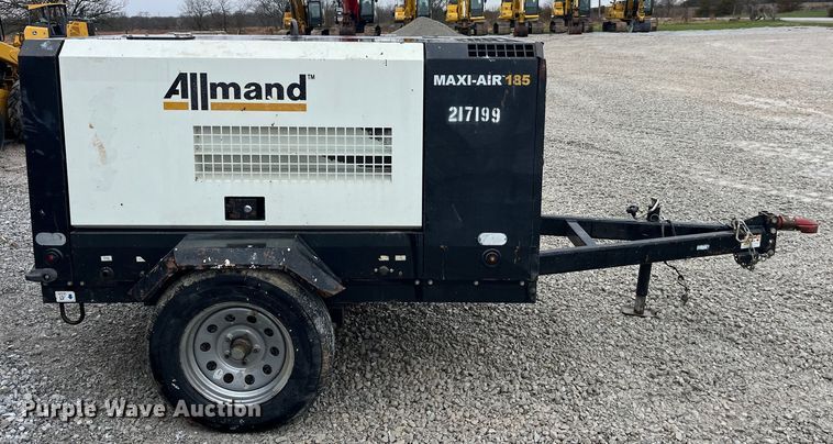 image for item LD9386 2019 Allmand Maxi-Air 185 air compressor