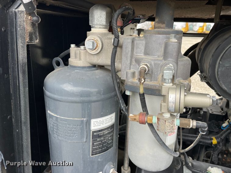 image for item LD9386 2019 Allmand Maxi-Air 185 air compressor