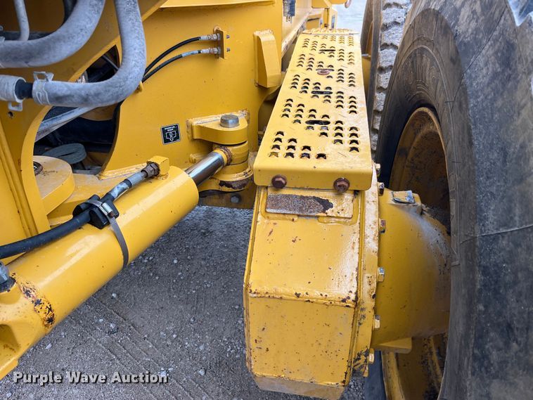 image for item LD9388 2014 John Deere 770G motor grader