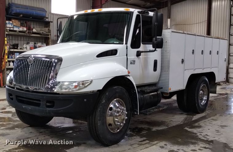 image for item LN9965 2008 International 4200 utility / service truck