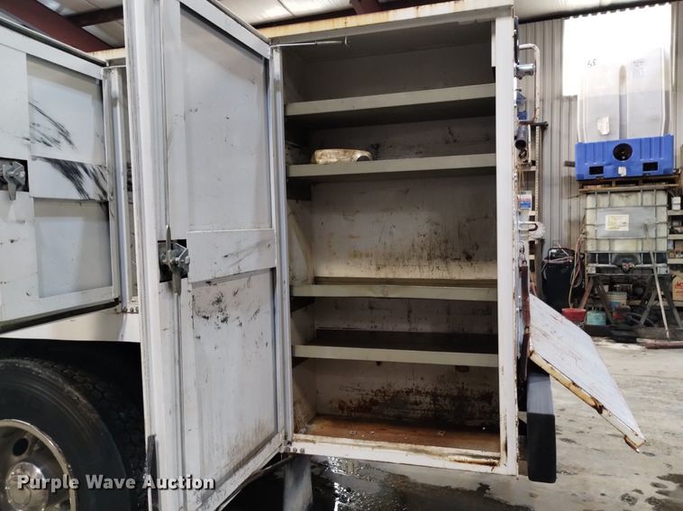 image for item LN9965 2008 International 4200 utility / service truck