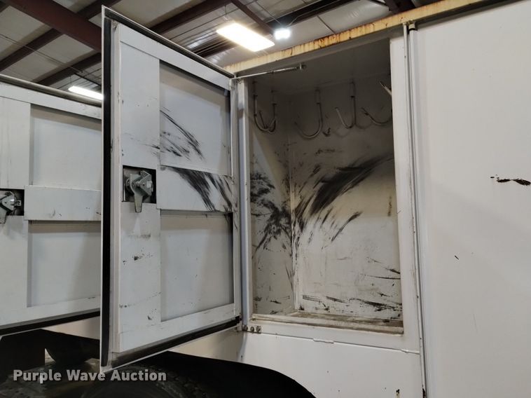 image for item LN9965 2008 International 4200 utility / service truck