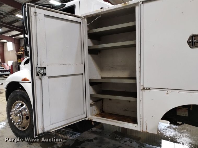 image for item LN9965 2008 International 4200 utility / service truck