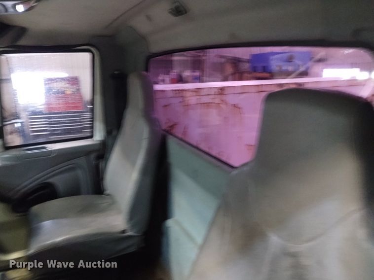 image for item LN9965 2008 International 4200 utility / service truck