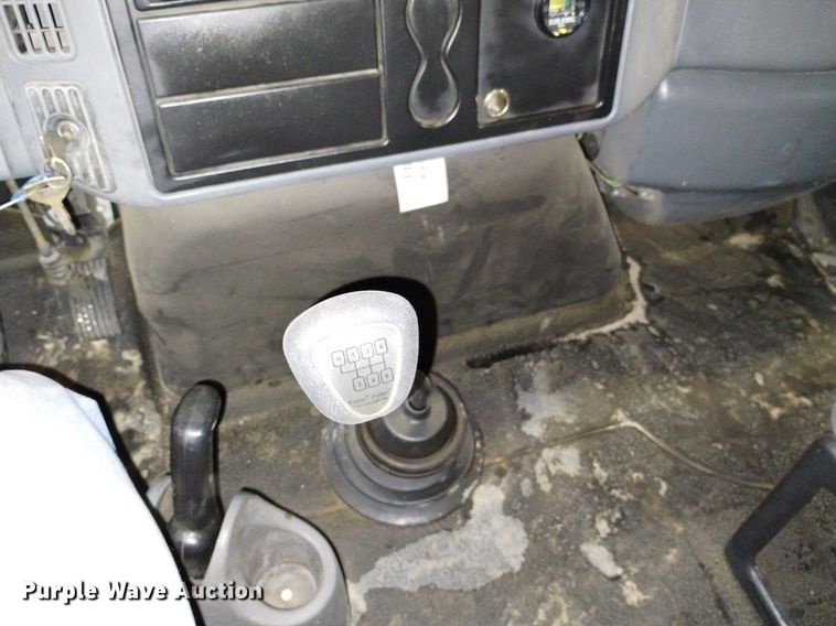 image for item LN9965 2008 International 4200 utility / service truck