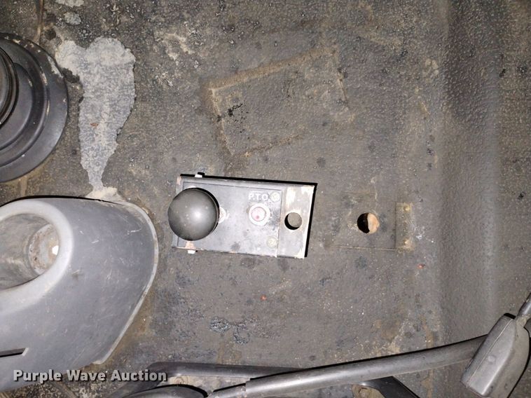 image for item LN9965 2008 International 4200 utility / service truck