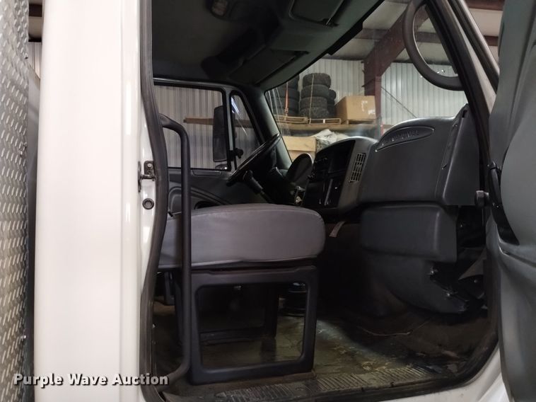 image for item LN9965 2008 International 4200 utility / service truck