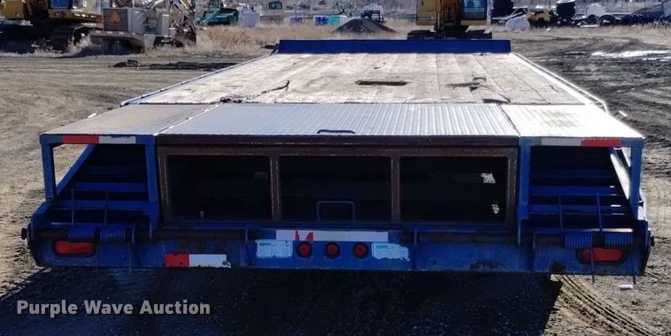 image for item LN9979 2001 Dressen equipment trailer