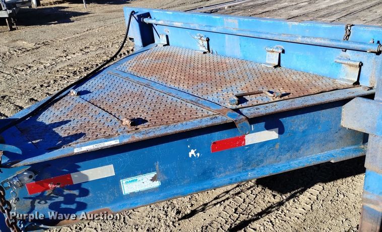 image for item LN9979 2001 Dressen equipment trailer