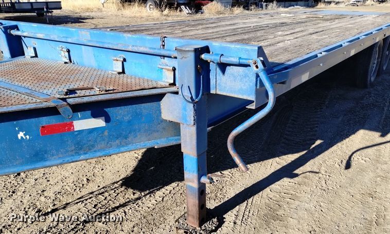 image for item LN9979 2001 Dressen equipment trailer