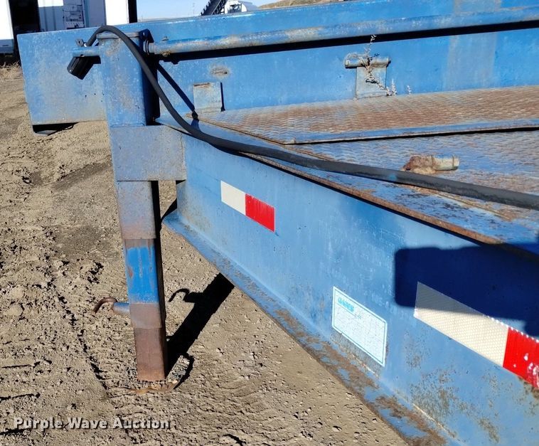 image for item LN9979 2001 Dressen equipment trailer