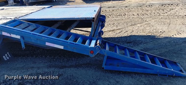 image for item LN9979 2001 Dressen equipment trailer