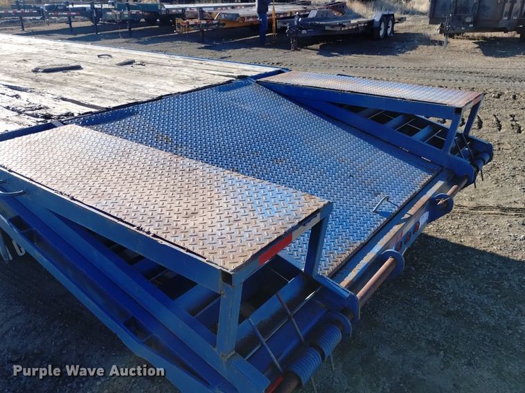 image for item LN9979 2001 Dressen equipment trailer