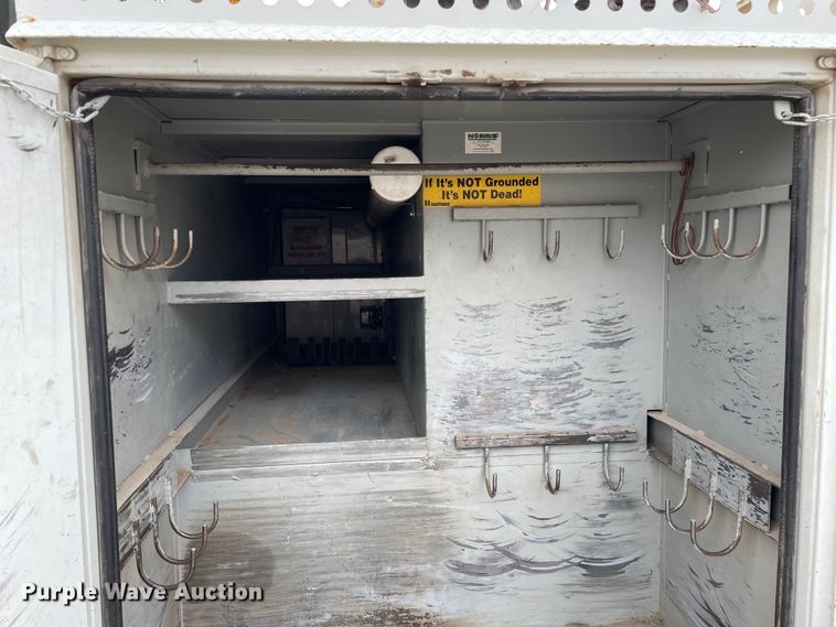 image for item LW9003 2005 International 4400 digger derrick truck