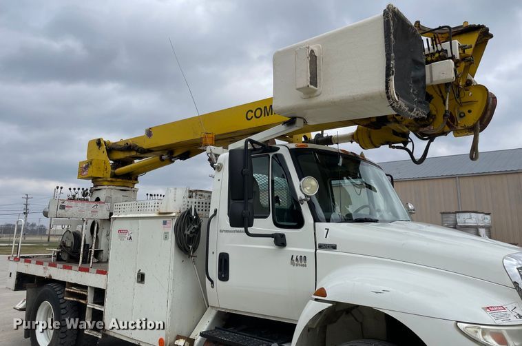 image for item LW9003 2005 International 4400 digger derrick truck