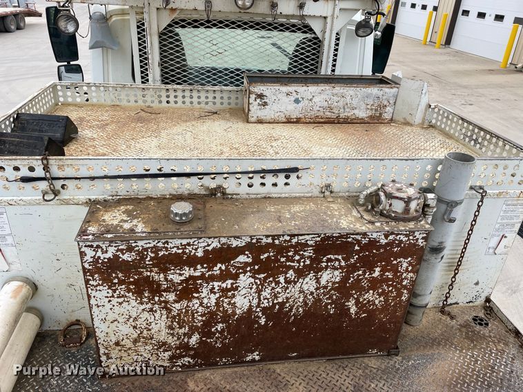 image for item LW9003 2005 International 4400 digger derrick truck