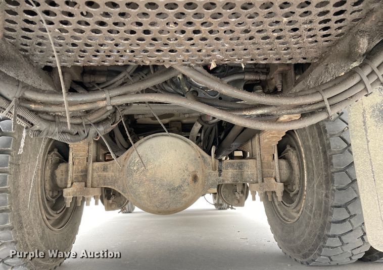 image for item LW9003 2005 International 4400 digger derrick truck