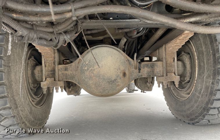 image for item LW9003 2005 International 4400 digger derrick truck