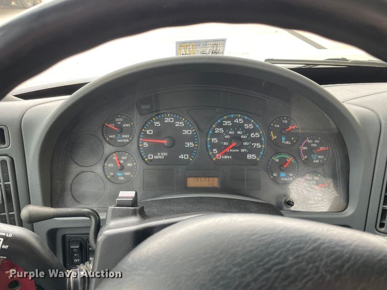 image for item LW9003 2005 International 4400 digger derrick truck