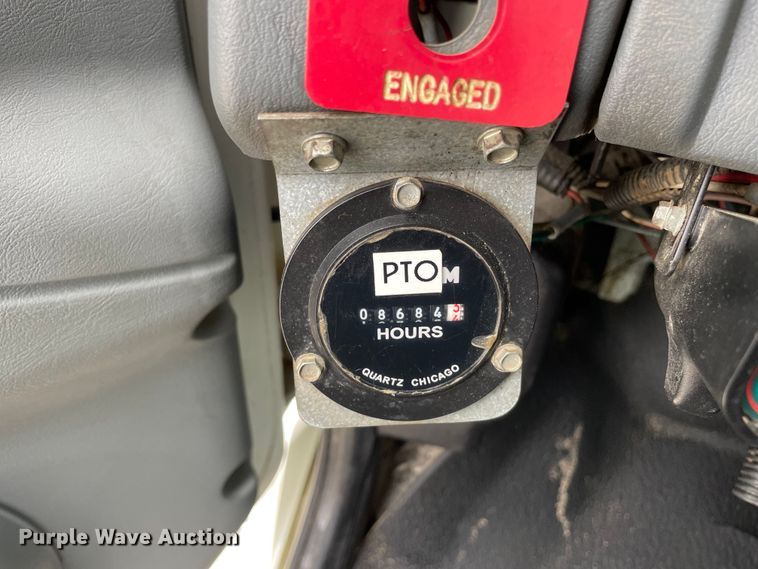 image for item LW9003 2005 International 4400 digger derrick truck