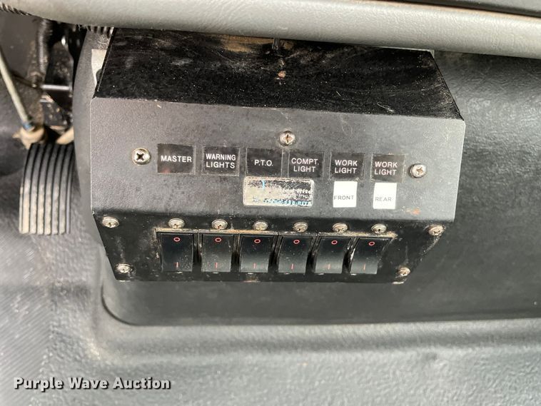 image for item LW9003 2005 International 4400 digger derrick truck