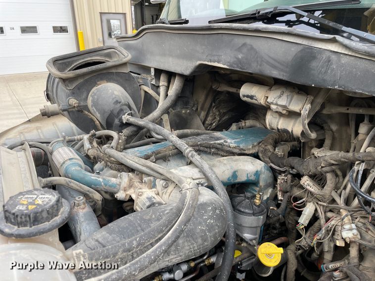 image for item LW9003 2005 International 4400 digger derrick truck