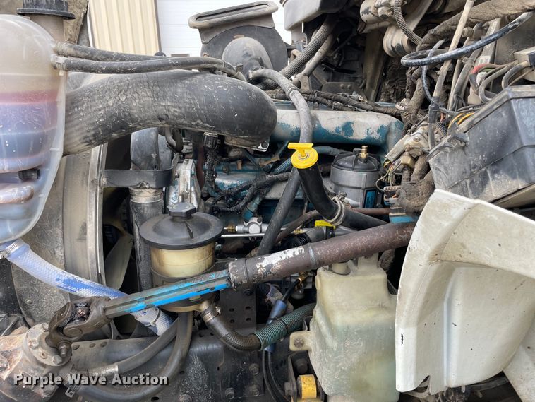 image for item LW9003 2005 International 4400 digger derrick truck