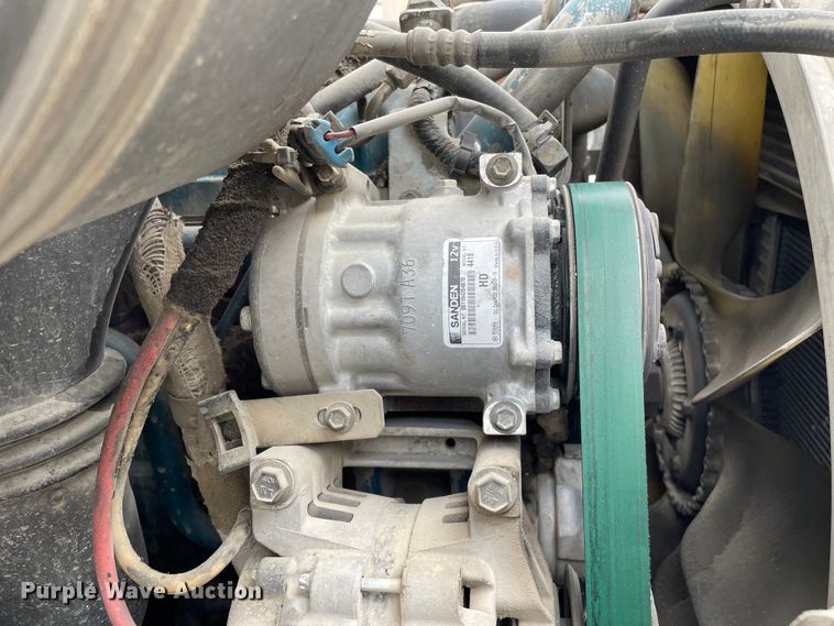 image for item LW9003 2005 International 4400 digger derrick truck